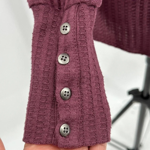 Chaser Tunic Top Women XS Maroon Thermal Waffle Knit Button Accent‎ Long Sleeve - Picture 3 of 6